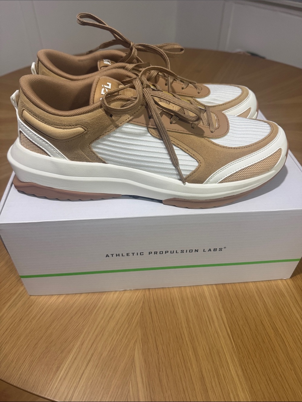 APL MENS JOGGER SHOES SIZE 10.5